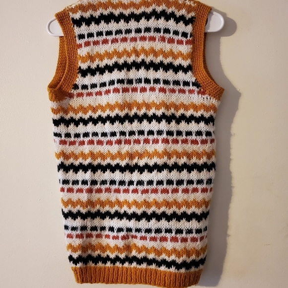 Womens 70's Earthtoned hand knitted vest - Picture 3 of 16